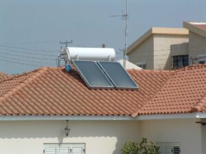 Bảo trì thiết bị nước nóng năng lượng mặt trời